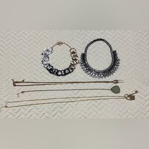 Stella & Dot included in necklace bundle.